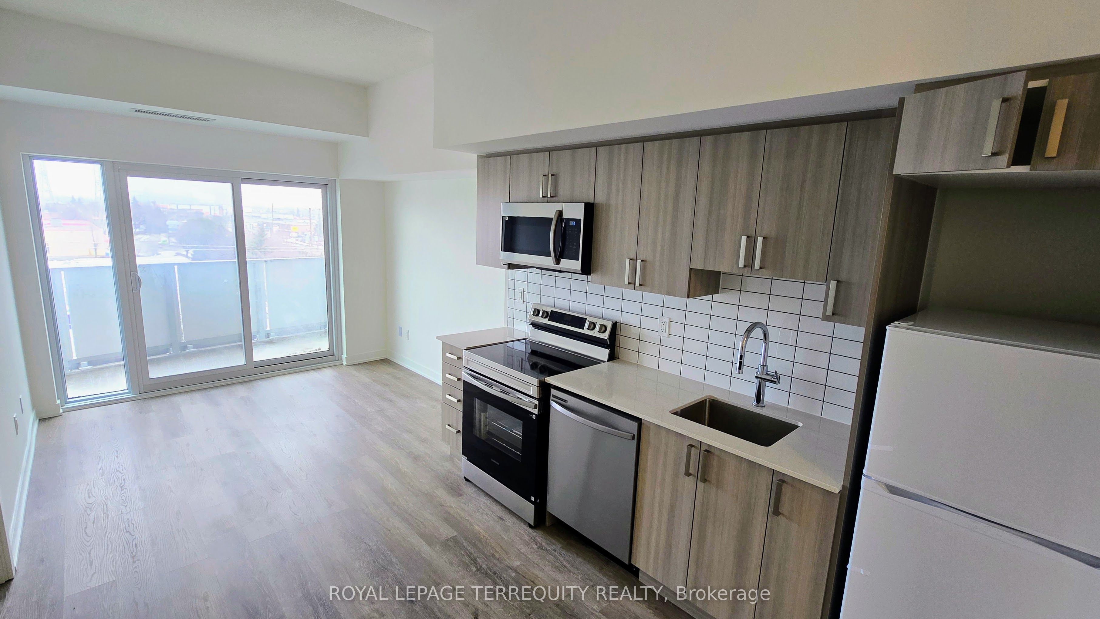 406-1010 Sandy Beach Road, Pickering, ON, L1W 0C7 photo 3
