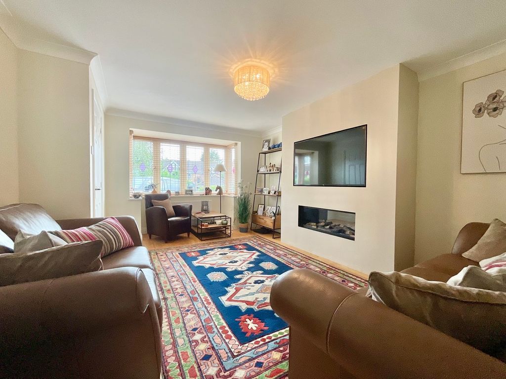 3 bed detached house for salePriory Way, Langstone, Newport NP18 photo 4