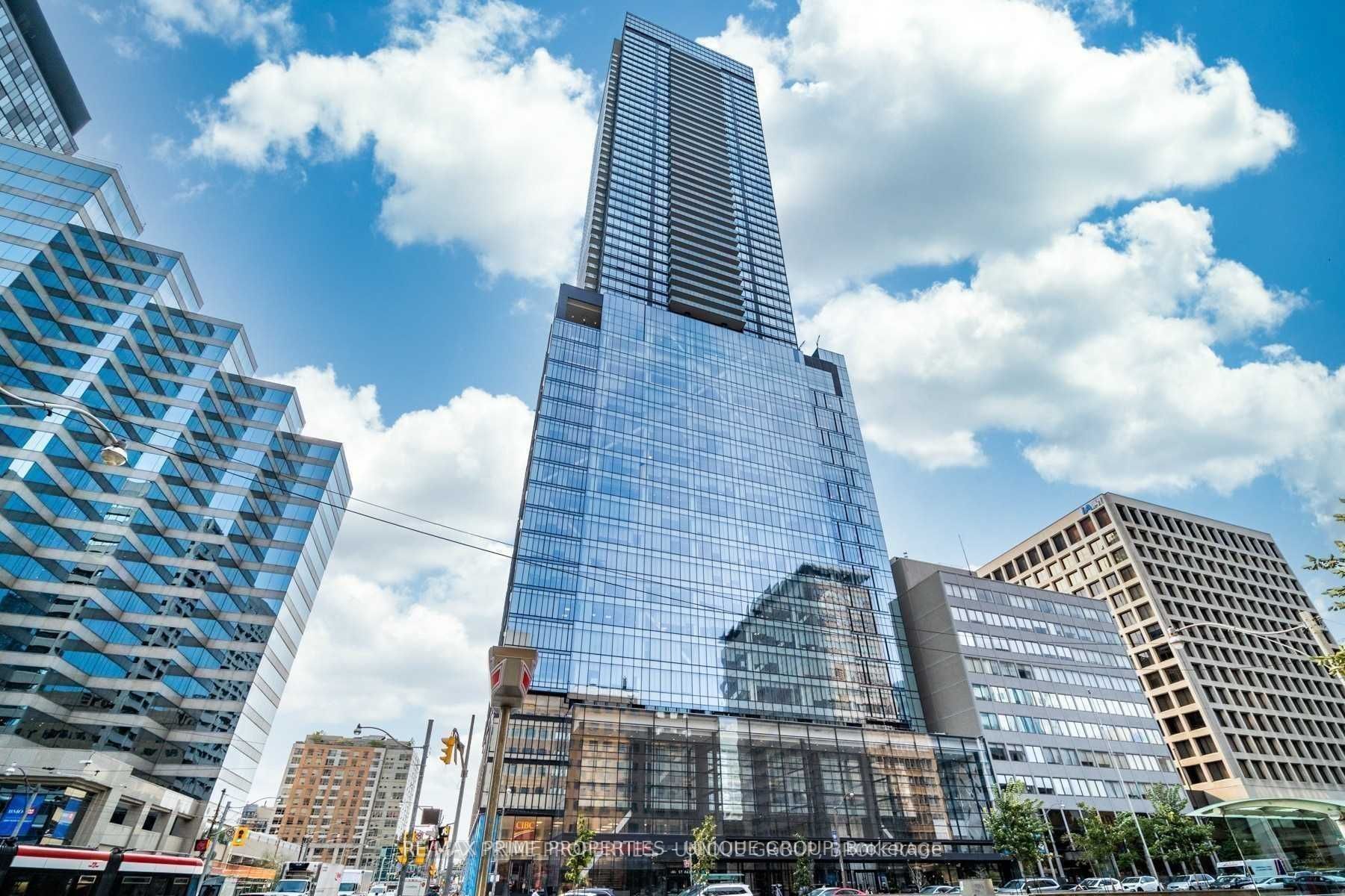 2916-488 University Avenue, Toronto, ON, M5G 0C1