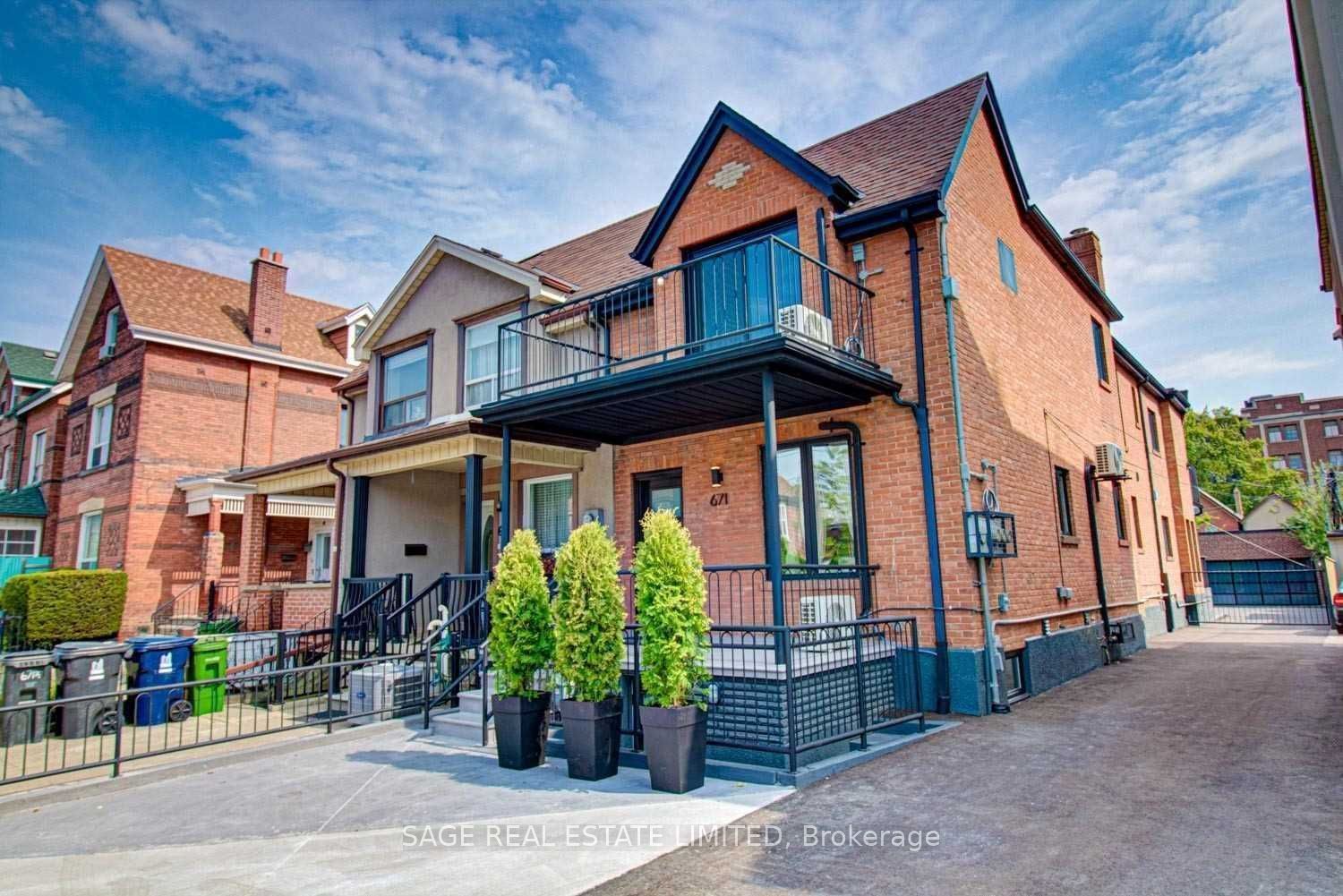 Main-671 Dufferin Street, Toronto, ON, M6K 2B2