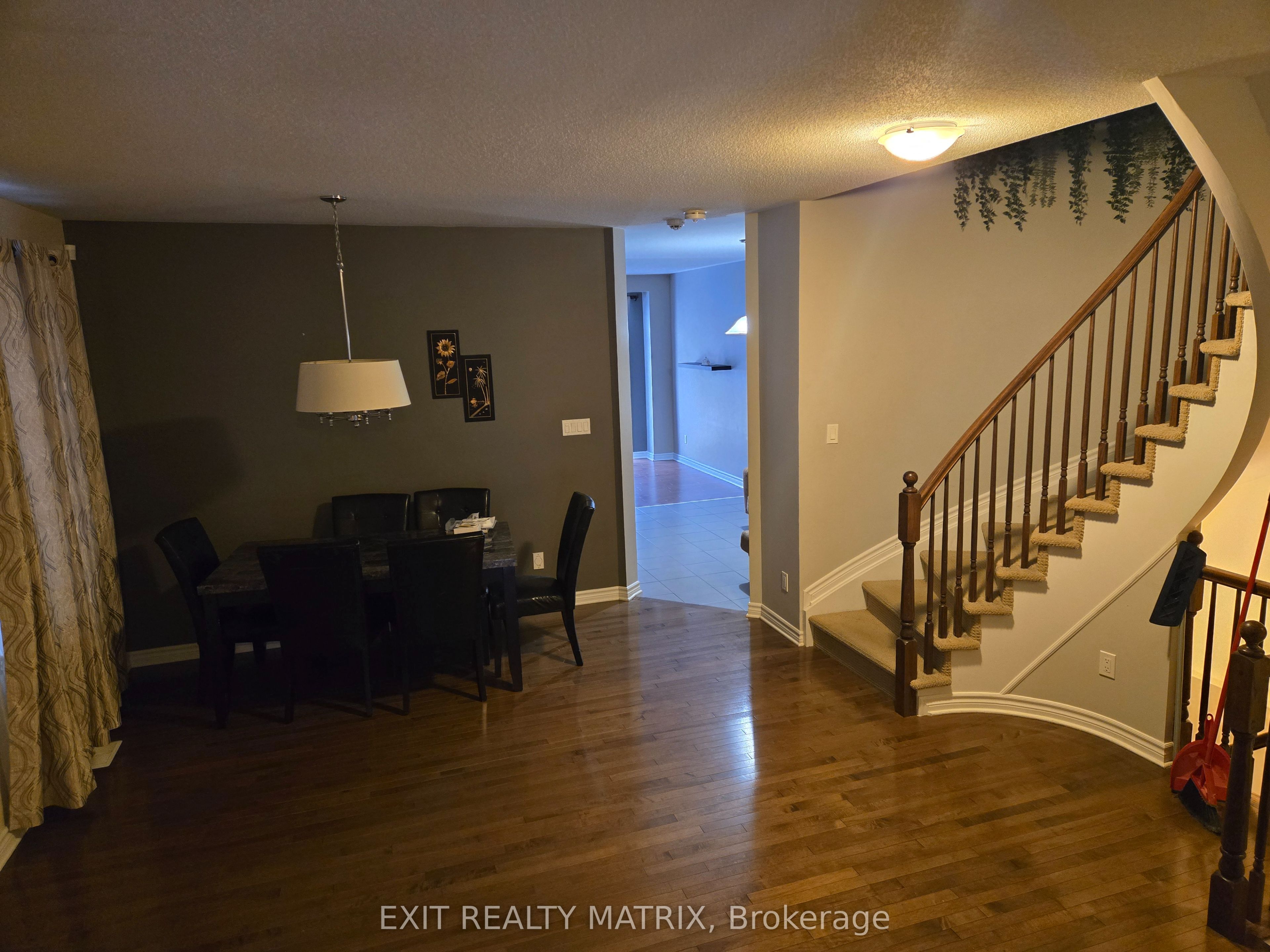 Additional image 2 of 717 Hazelnut Crescent, Ottawa, ON, K1T 0K3