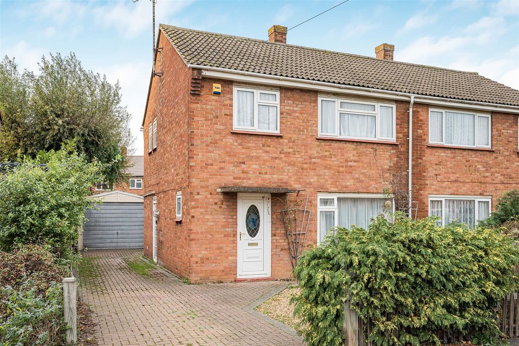 3 bed semi-detached house for saleFairbairn Road, Cambridge CB4
