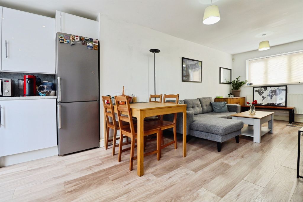Additional image 5 of 2 bed flat for saleDeemuir Square, Cardiff CF24