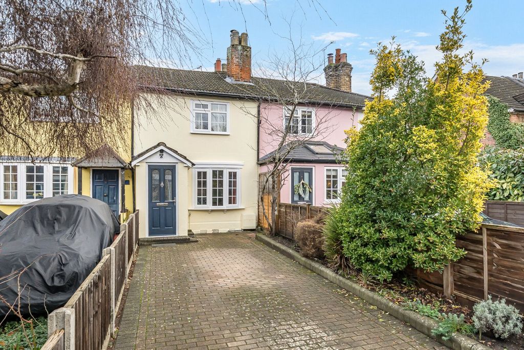 3 bed terraced house for saleNew Road, Weybridge KT13