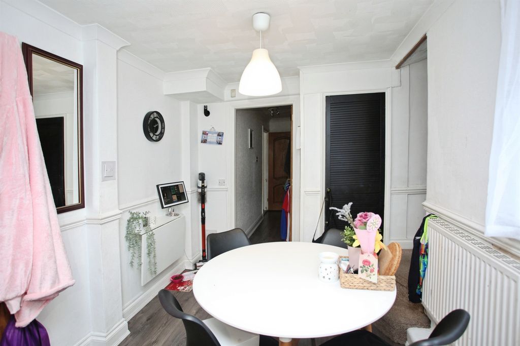 4 bed end terrace house for saleTramway Close, Fairwater, Cwmbran NP44 photo 5