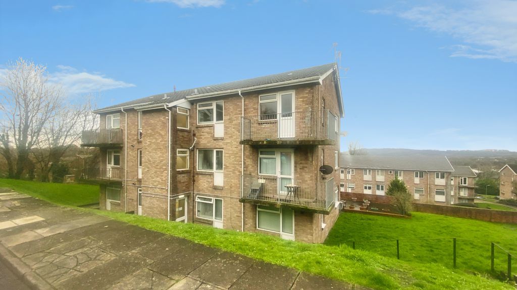 2 bed flat for saleGreenland Crescent, Fairwater, Cardiff CF5