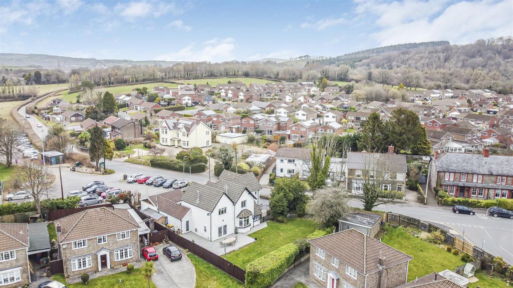 4 bed detached house for saleCreigiau, Cardiff CF15 photo 2