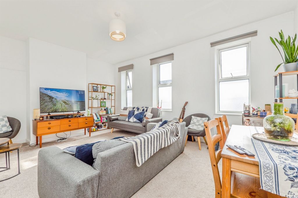Additional image 7 of 2 bed flat for saleWyndham Crescent, Cardiff CF11