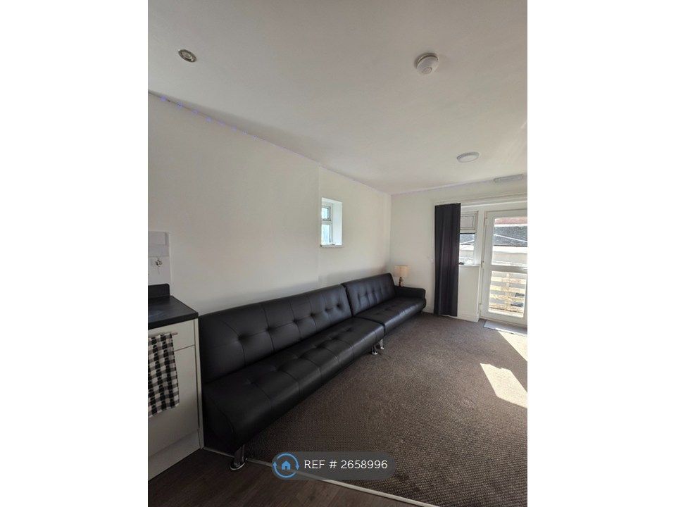 Additional image 2 of 8 bed detached house to rentPen-Y-Wain Road, Cardiff CF24