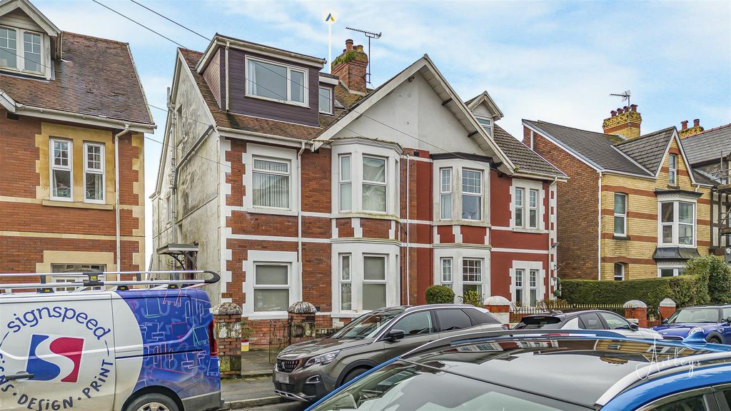 3 bed flat for saleEversley Road, Sketty, Swansea SA2