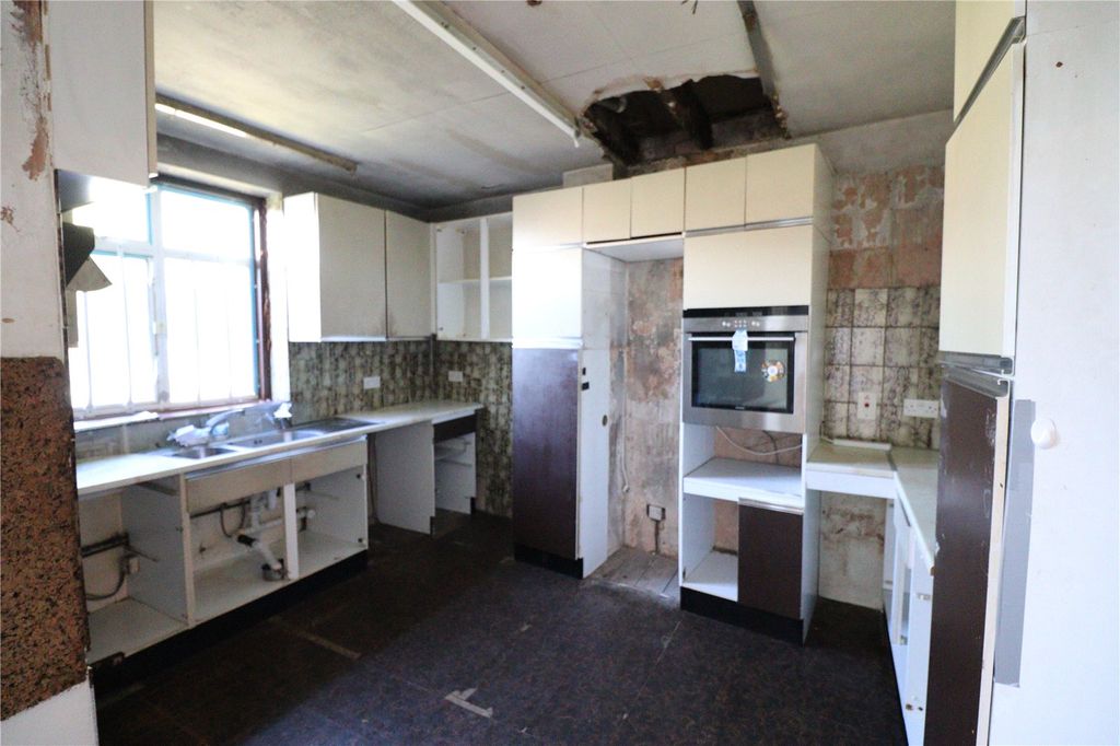 Additional image 3 of 4 bed semi-detached house for saleThe Grove, Kingsbury, London NW9