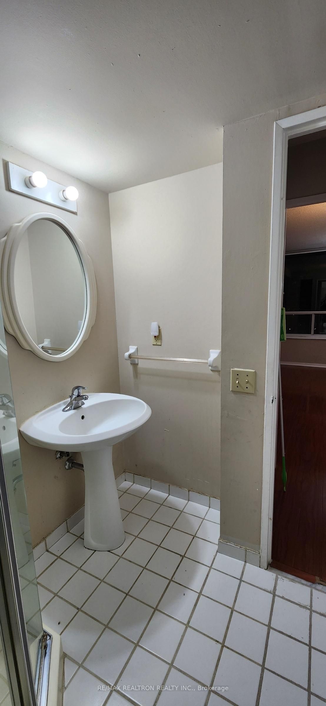 Additional image 3 of 1006-100 Upper Madison Avenue, Toronto, ON, M2N 6M4