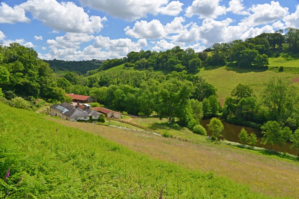 12 bed equestrian for saleCadeleigh, Tiverton, Devon EX16 photo 3
