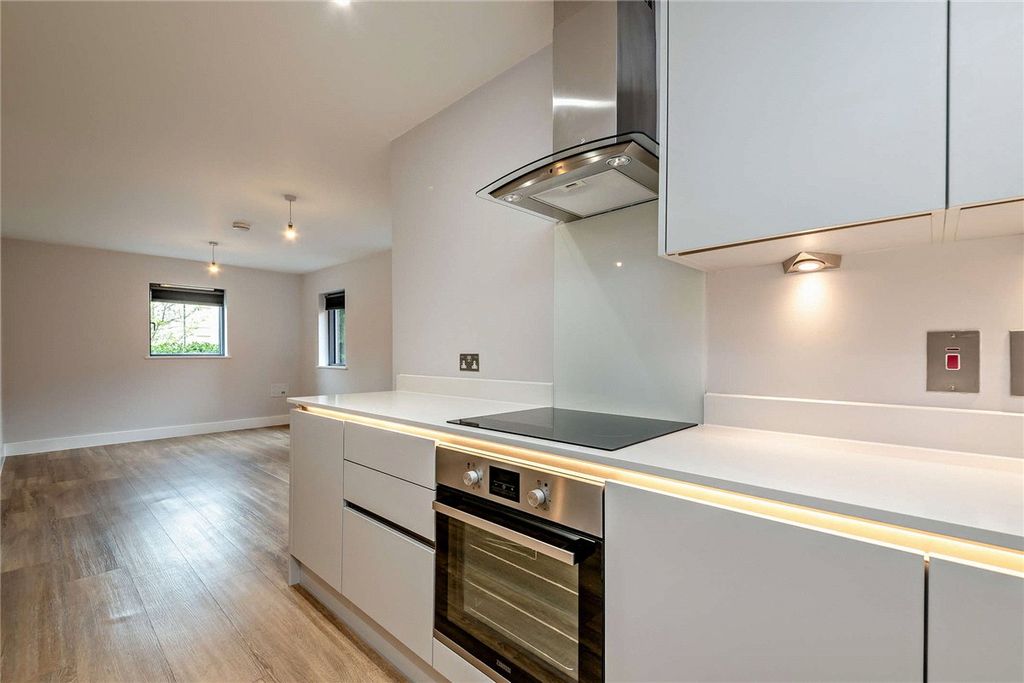 Additional image 3 of 2 bed flat for saleSt Marys Road, Newbury, Berkshire RG14