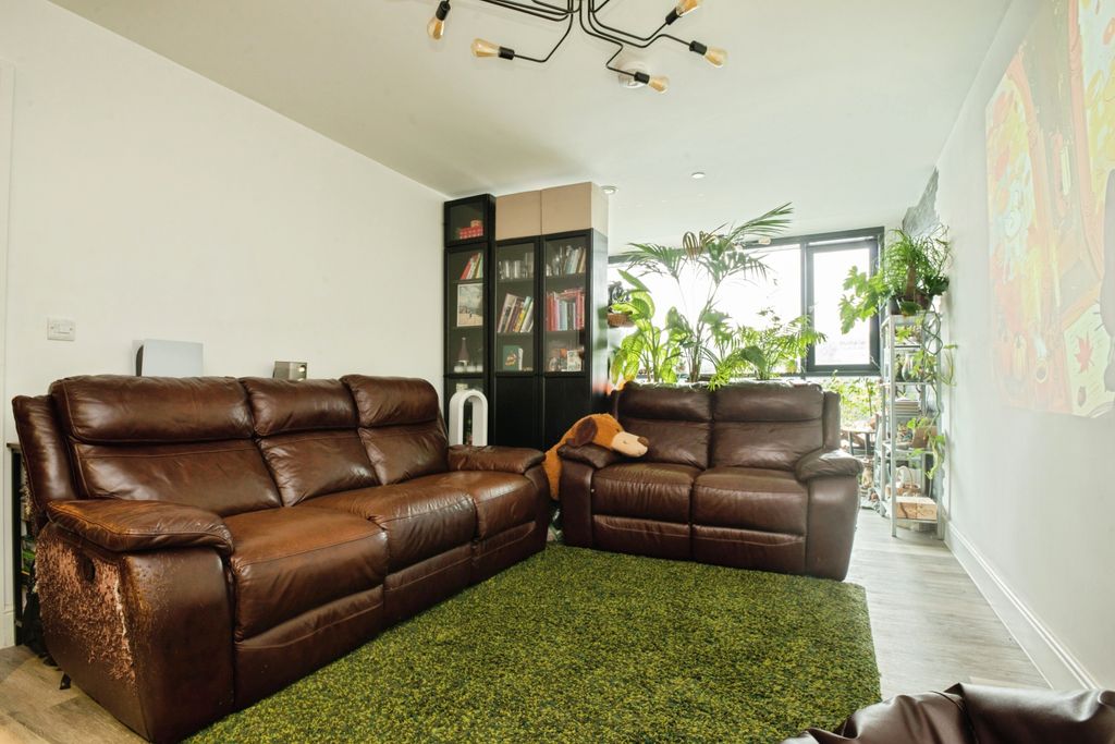 Additional image 5 of 2 bed flat for saleSchooner Drive, Cardiff CF10