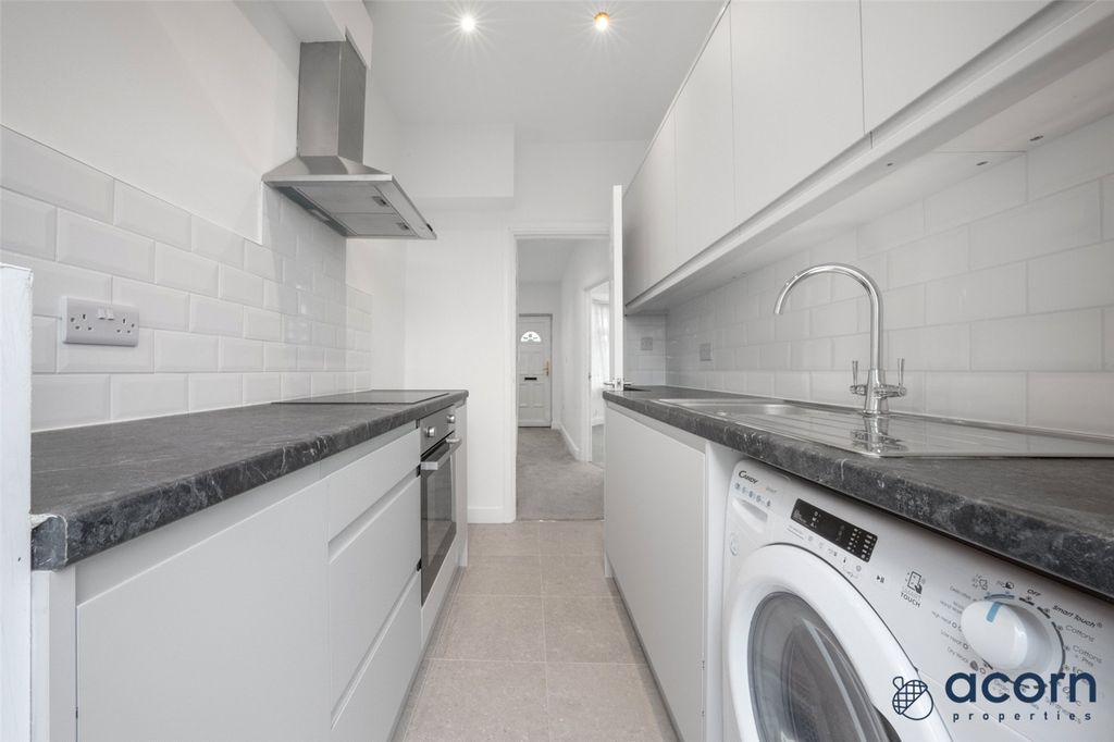 Additional image 5 of 5 bed terraced house for saleWakemans Hill Avenue, Colindale, London NW9