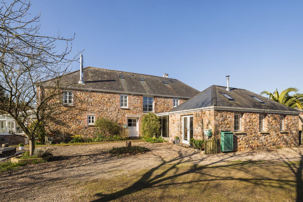 5 bed link detached house for saleRue Des Cabarettes, St. Martin, Jersey JE3