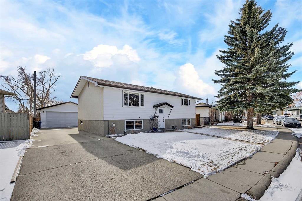 152 Maddock Way NE, Calgary, AB, T2A3X3