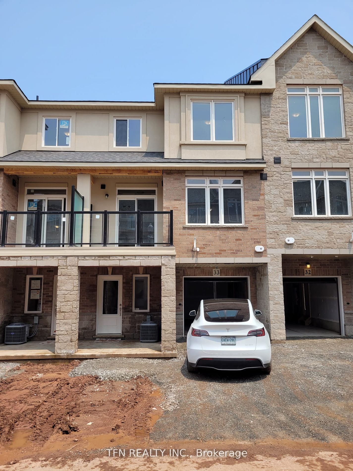 33-40 Zinfandel Drive, Hamilton, ON, L8K 0L1