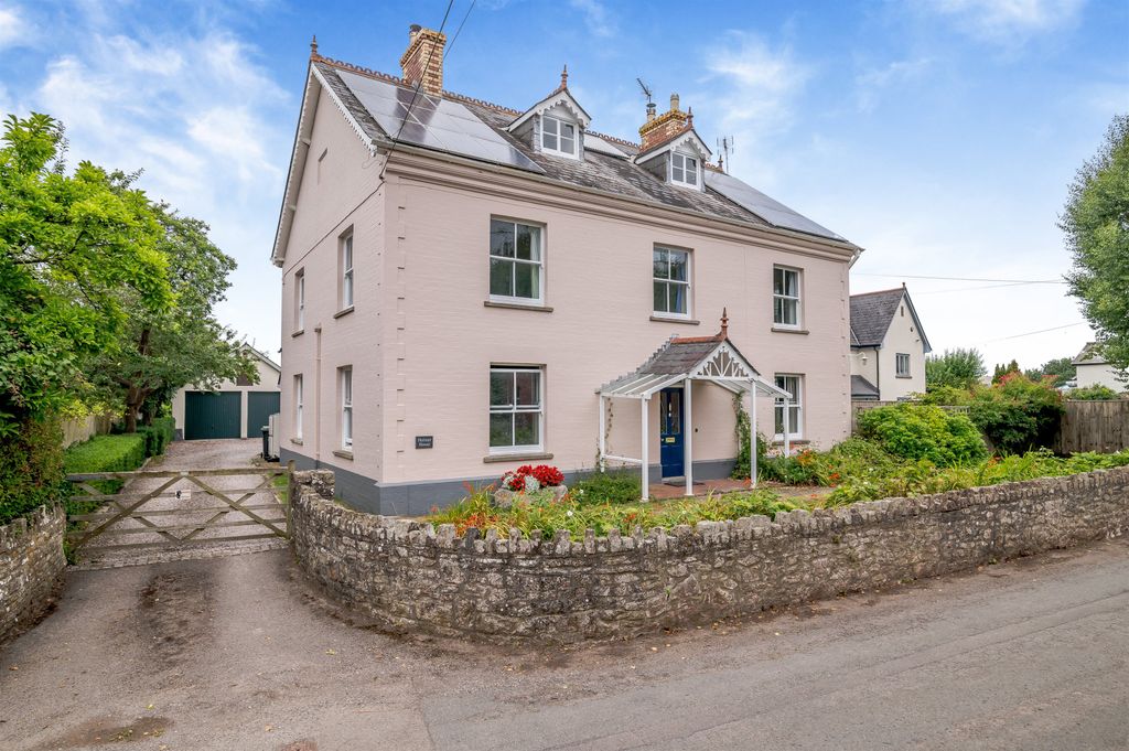 5 bed detached house for saleLlandenny, Usk, Monmouthshire NP15
