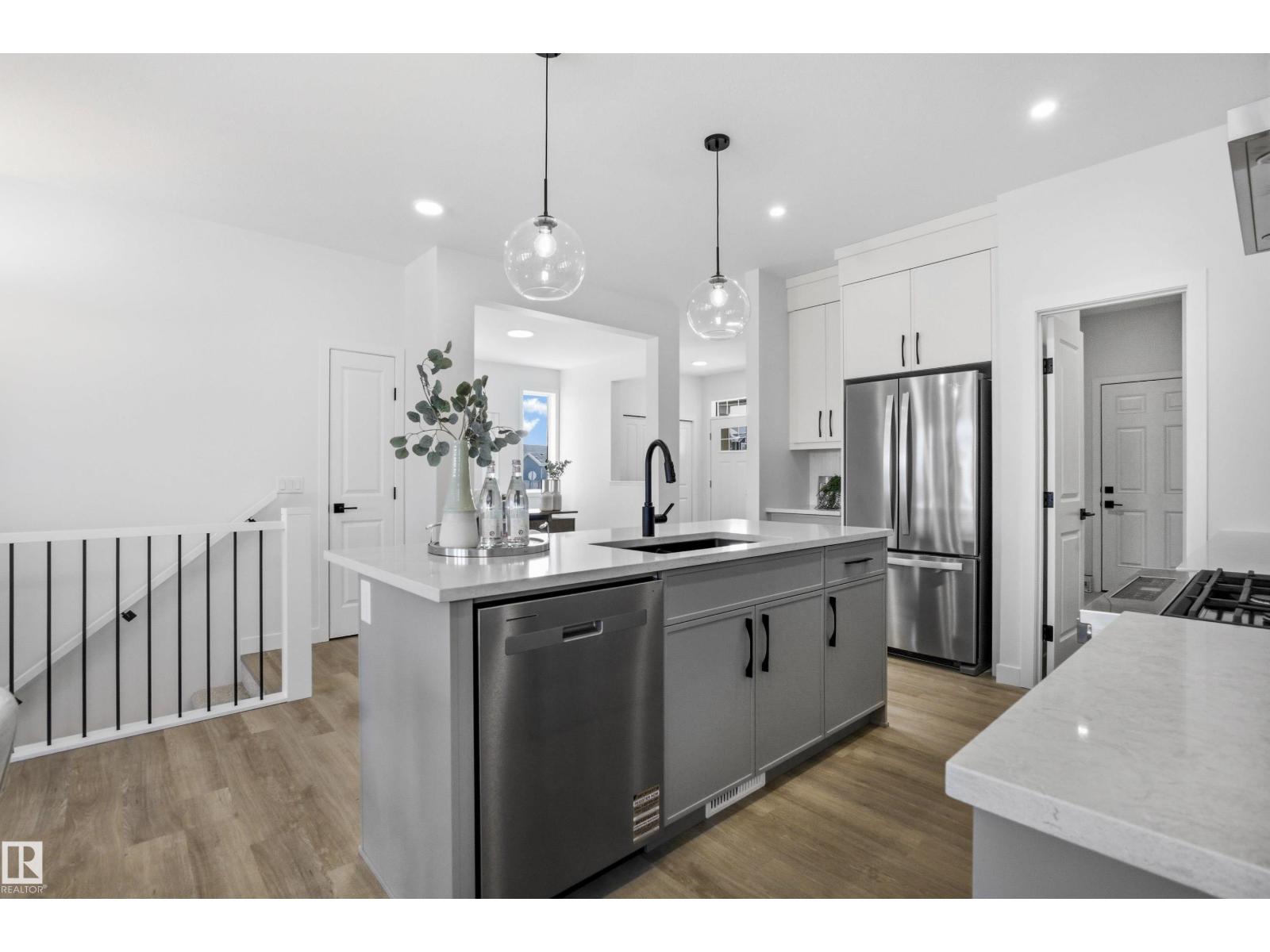 3704 Cross Landing SW, Edmonton, AB, T6W4M8