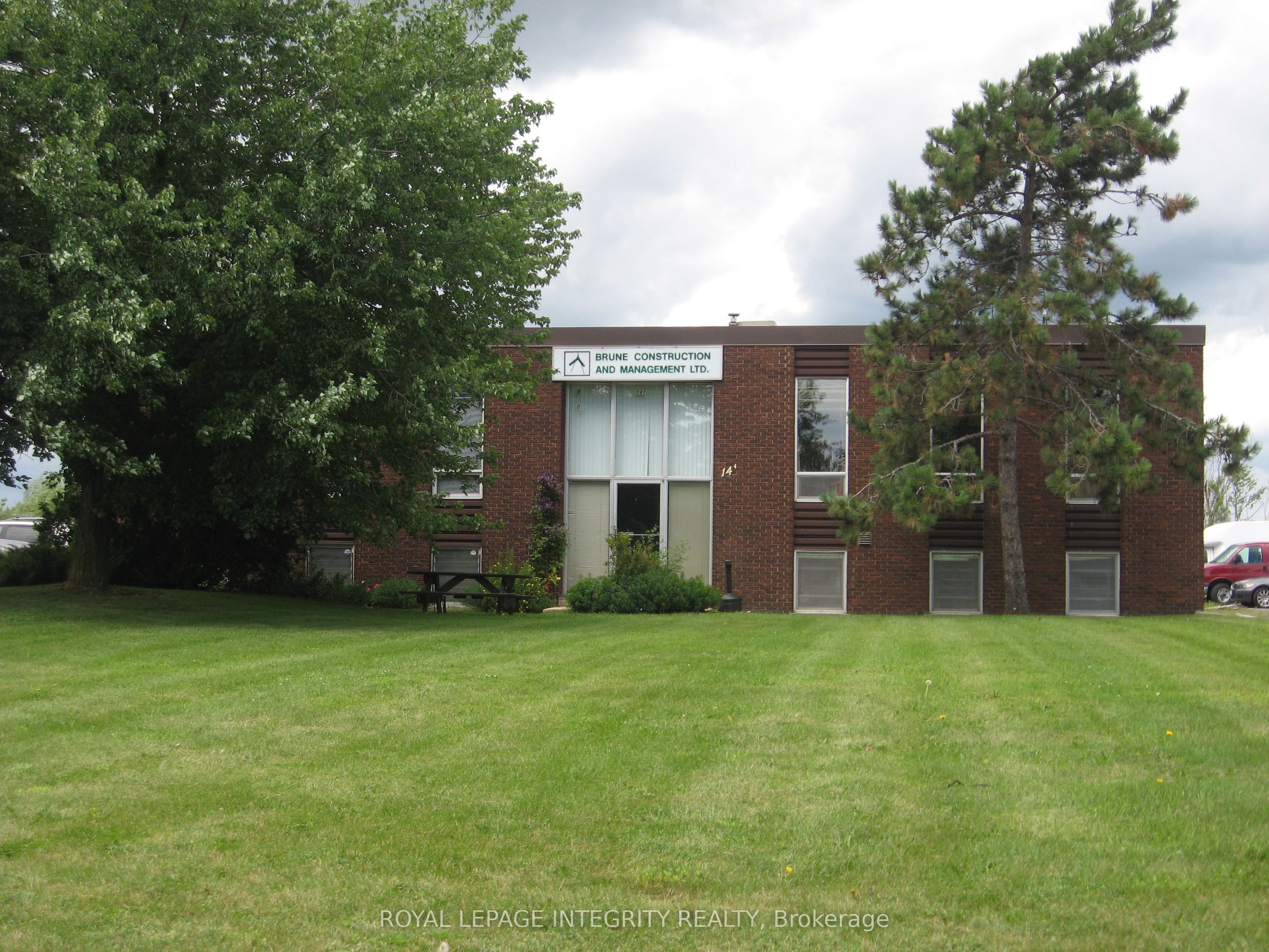 Bay L-141 Bentley Avenue, Ottawa, ON, K2E 6T7