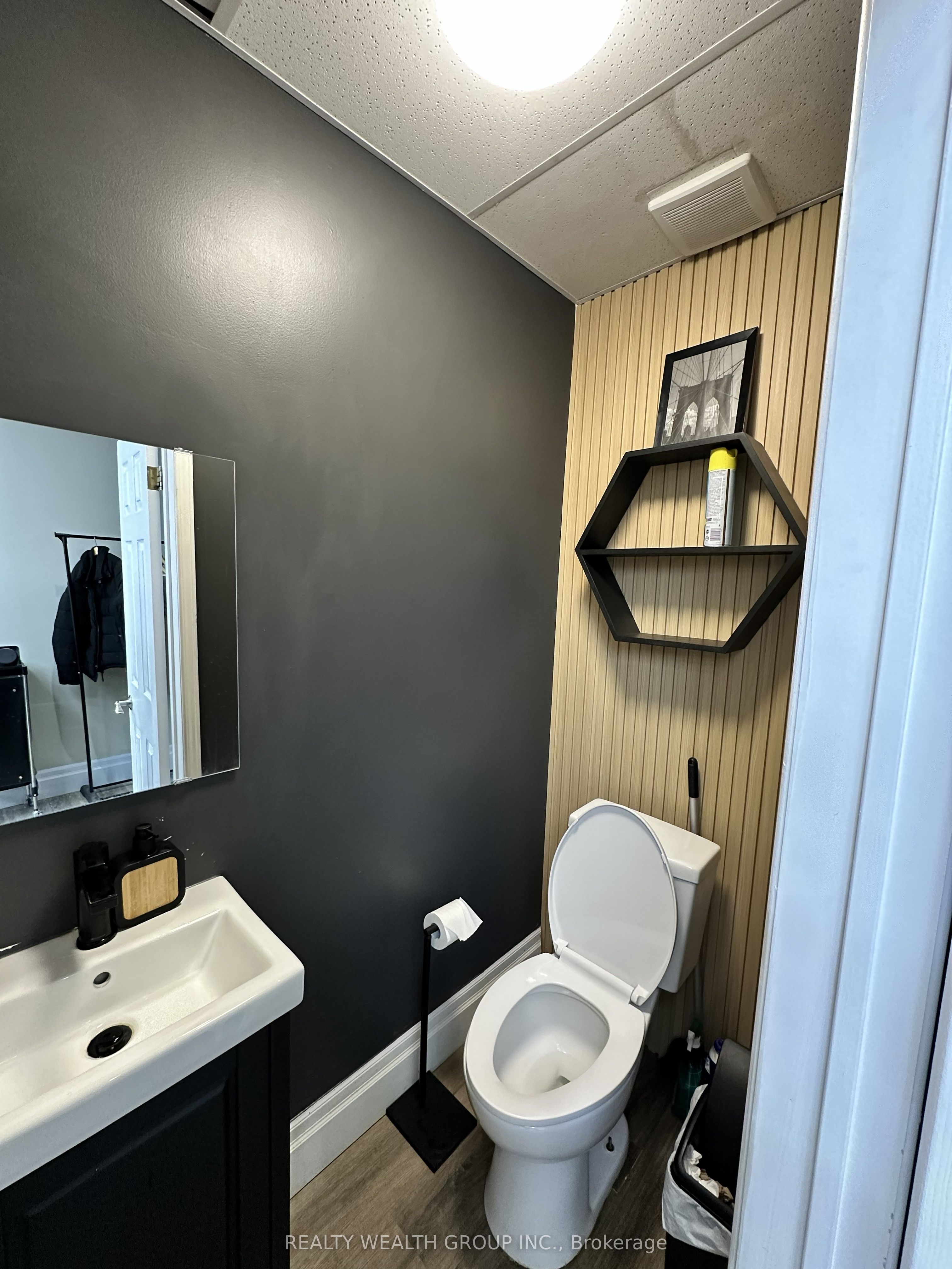Additional image 4 of 18 Holland Street W, Bradford West Gwillimbury, ON, L3Z 2B3