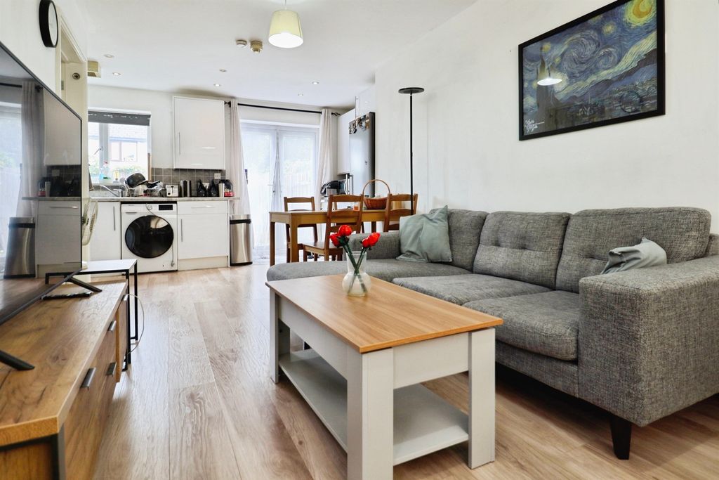 Additional image 7 of 2 bed flat for saleDeemuir Square, Cardiff CF24