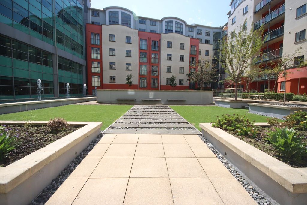 2 bed flat for salePatriotic Place, St Helier JE2
