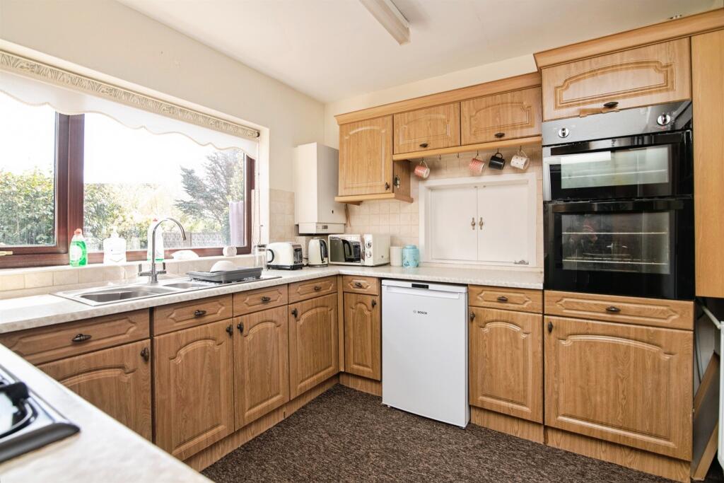 Hopkins Drive, West Bromwich photo 4