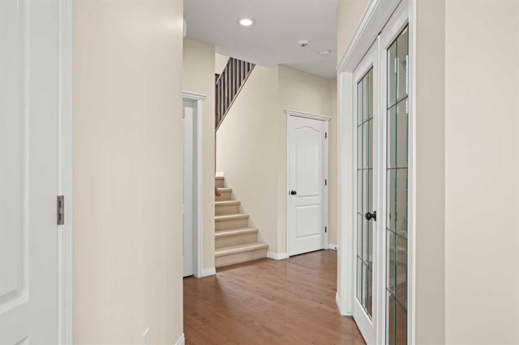 Additional image 4 of 29 Royal Birkdale Drive NW, Calgary, AB, T3G 5C7