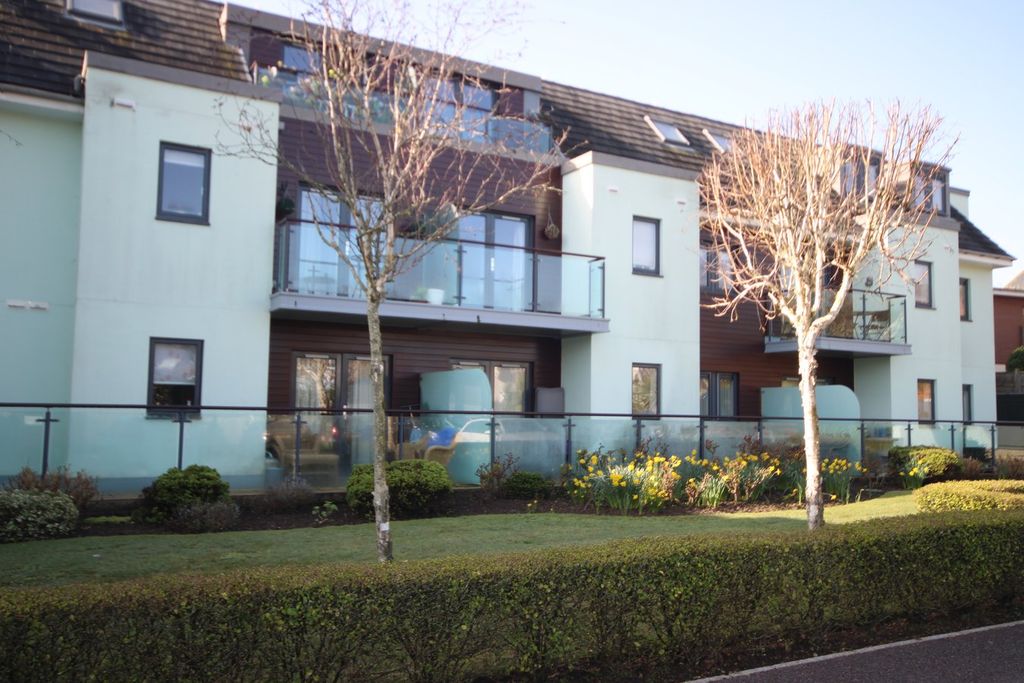 2 bed flat for saleLa Route De Beaumont, St Peter JE3