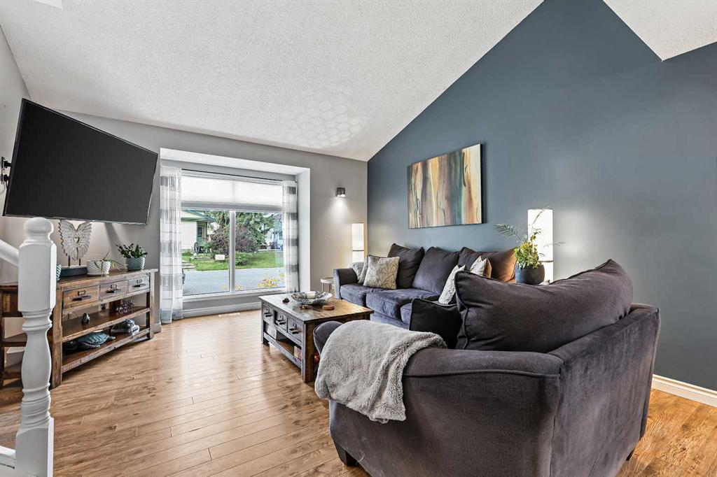 Additional image 5 of 32 Millrise Crescent SW, Calgary, AB, T2Y 2H6