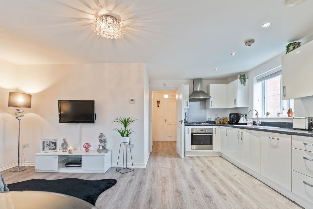 2 bed flat for saleSwan Crescent, Newport NP19