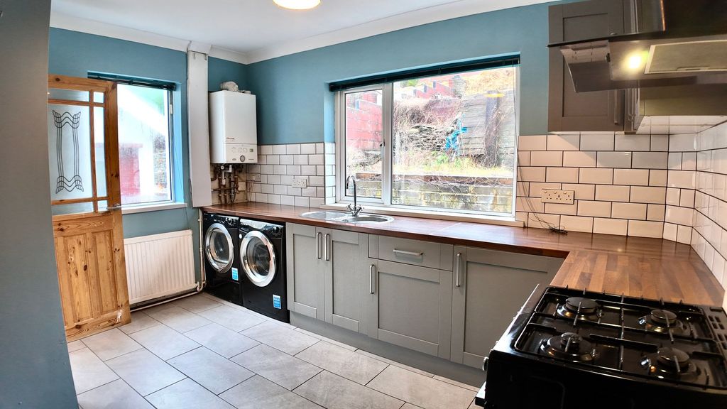 Additional image 2 of 4 bed bungalow for saleFarm Road, Crumlin NP11