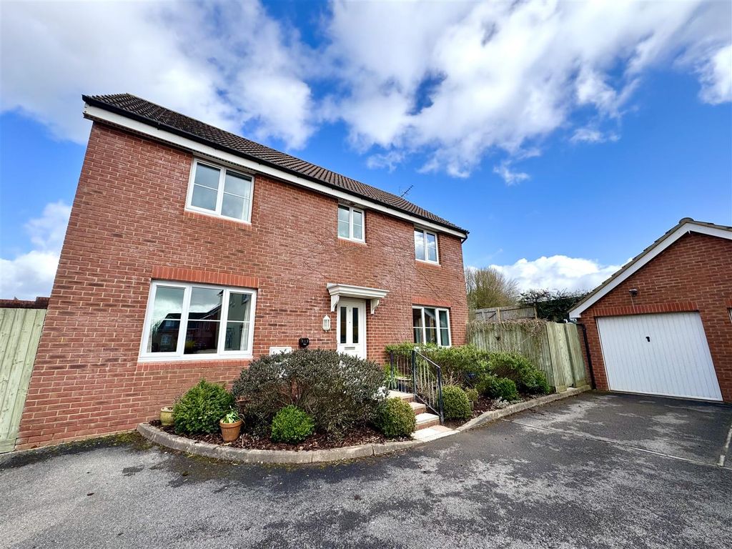 4 bed detached house for saleJohn Rastrick Rise, Chepstow NP16