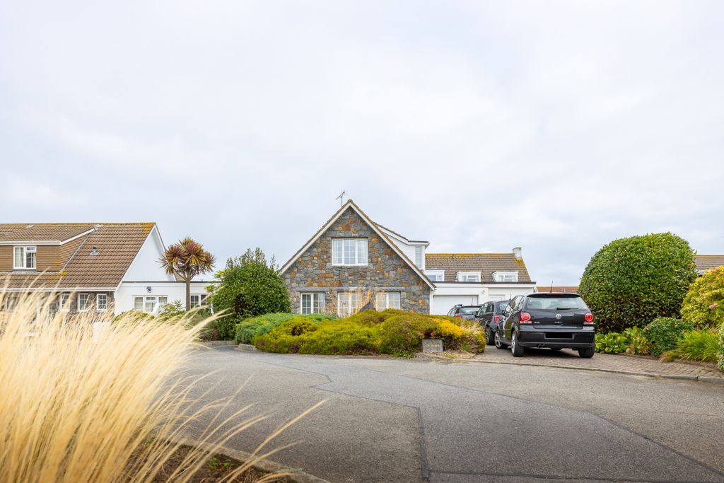 Additional image 4 of 3 bed semi-detached house for saleLe Long Trac, St. Martin, Guernsey GY4