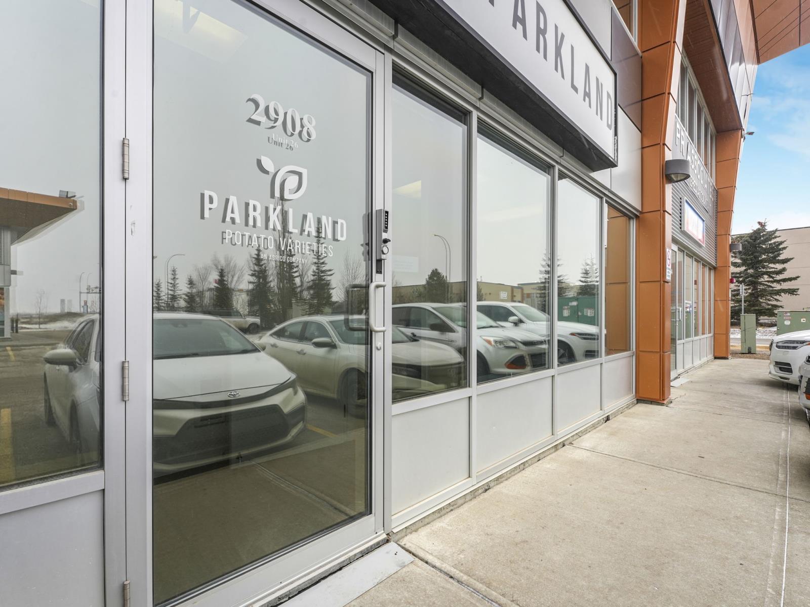 2908 Ellwood Drive SW, Edmonton, AB, T6X0A9 photo 2