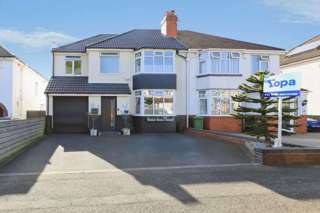 4 bed semi-detached house for saleBruce Road, Kidderminster DY10