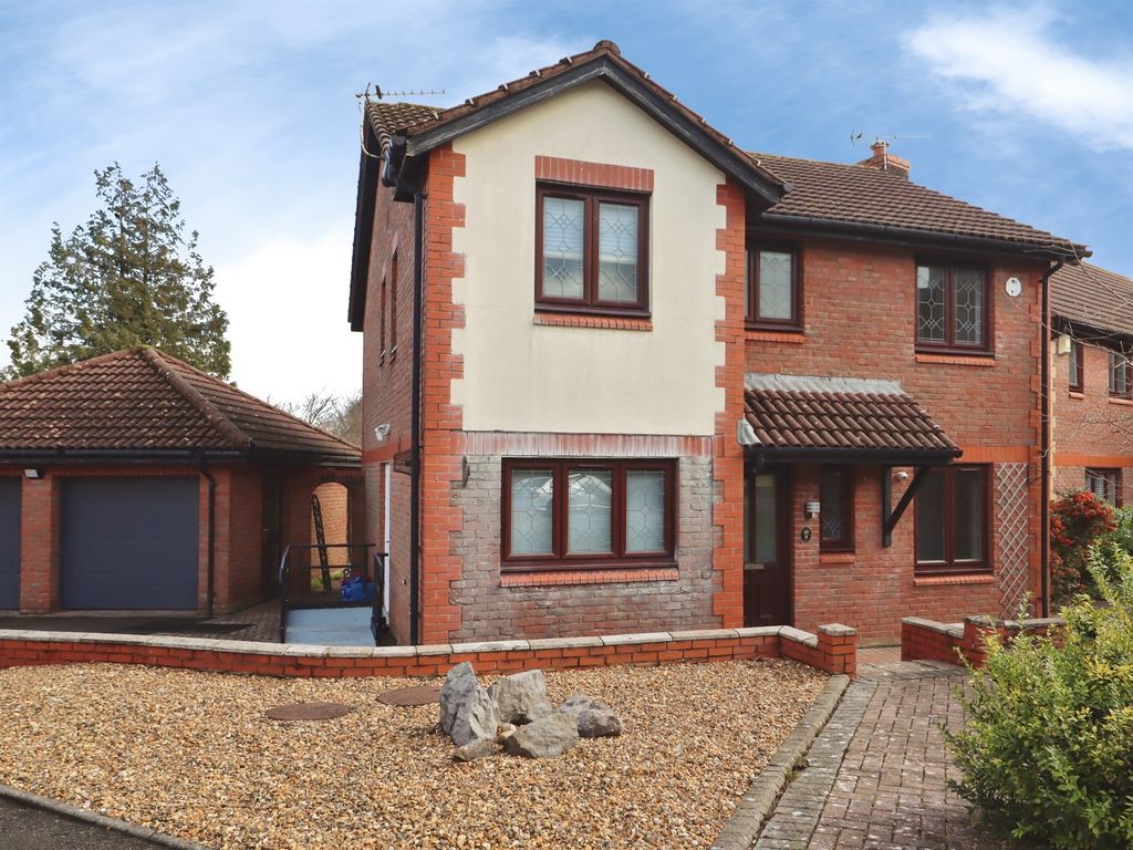 4 bed detached house for saleFfordd-Y-Barcer, Cardiff CF5