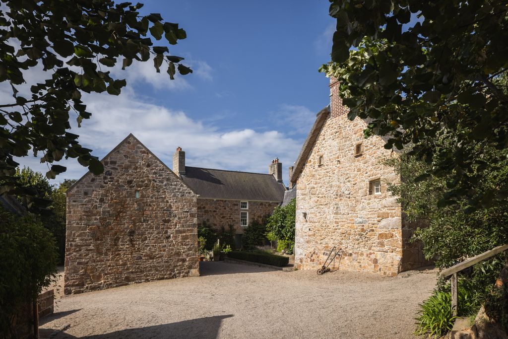 Additional image 5 of 6 bed detached house for saleLes Charrieres Malorey, St. Lawrence, Jersey JE3
