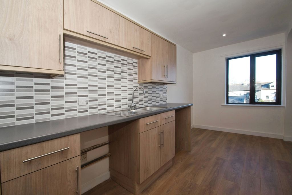 Additional image 3 of 2 bed flat for saleCaernarvon Court, Conway Road, Cardiff CF11
