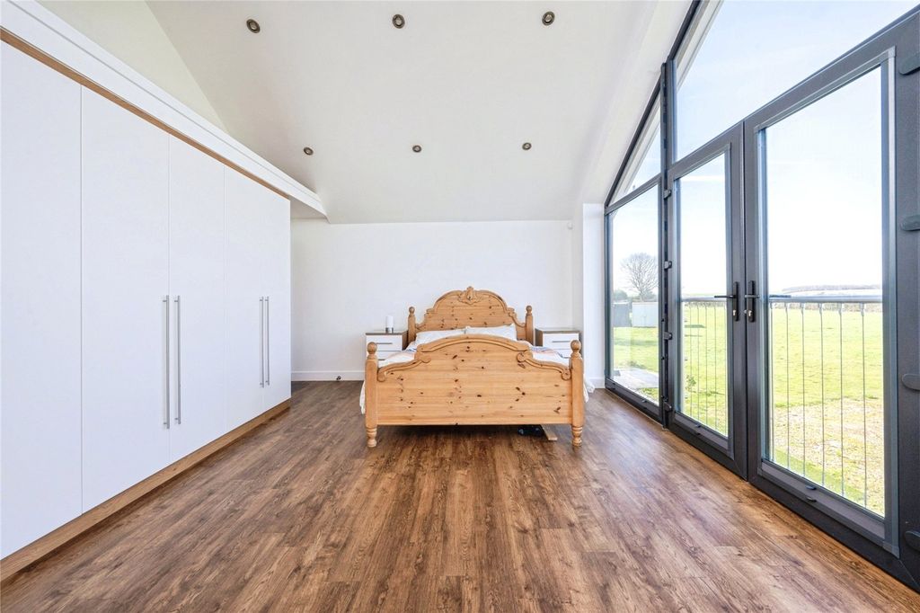 Additional image 15 of 8 bed detached house for saleGreen End Road, Bedford, Bedfordshire MK43