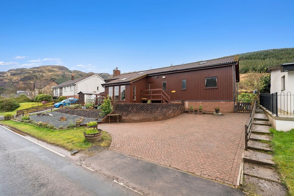 3 bed detached house for saleCruachan Lodge, Carrick Castle, Lochgoilhead, Cairndow PA24