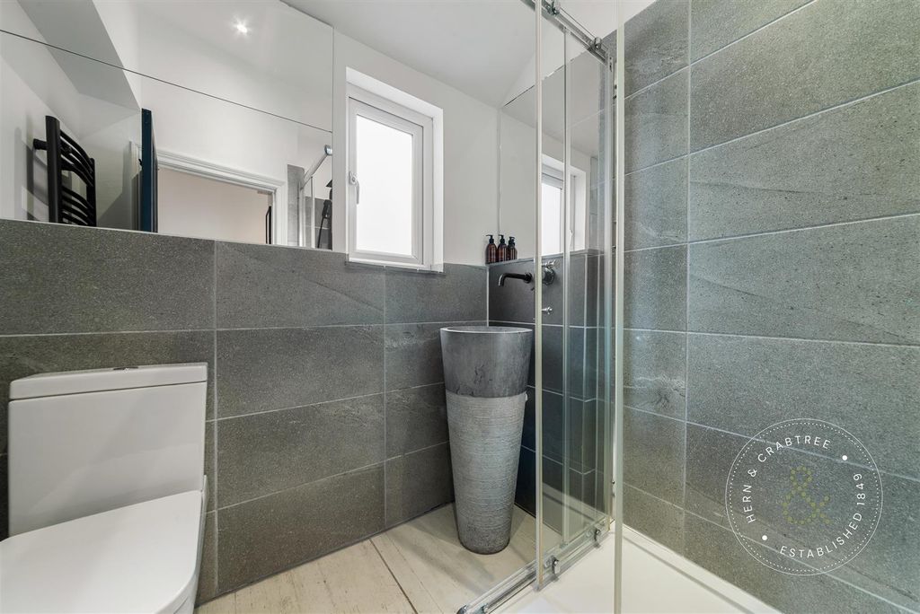 2 bed flat for saleYork Street, Canton CF5 photo 4