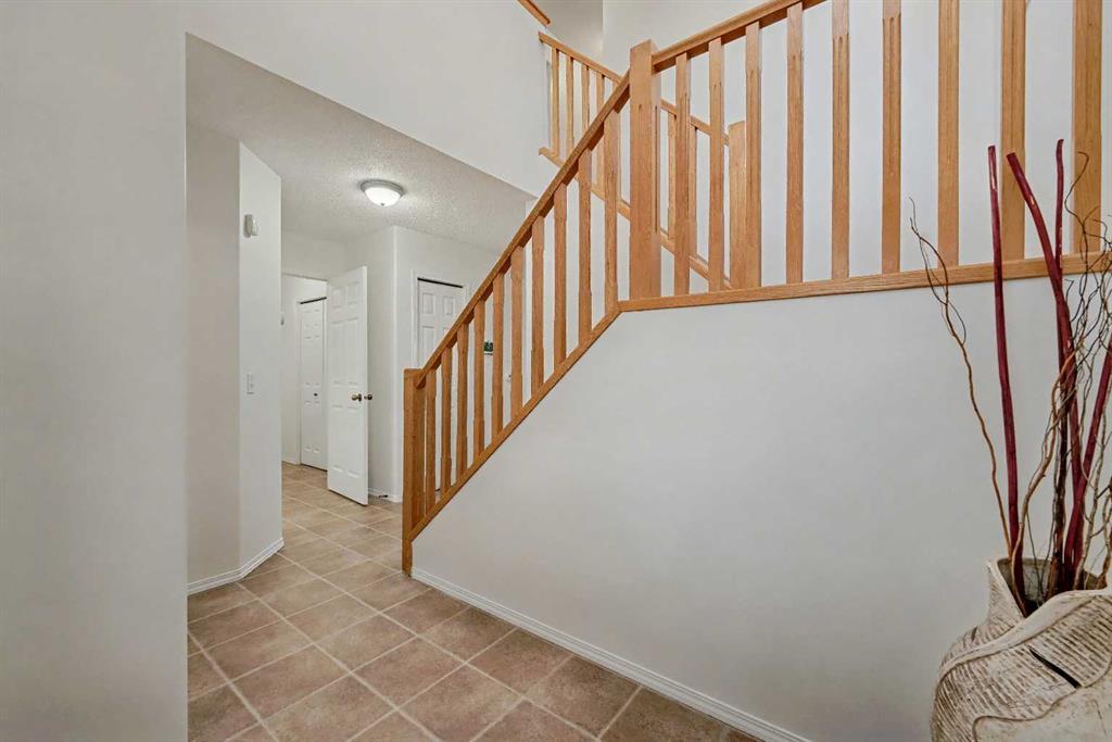 Additional image 3 of 12 Tarawood Grove NE, Calgary, AB, T3J 5A7