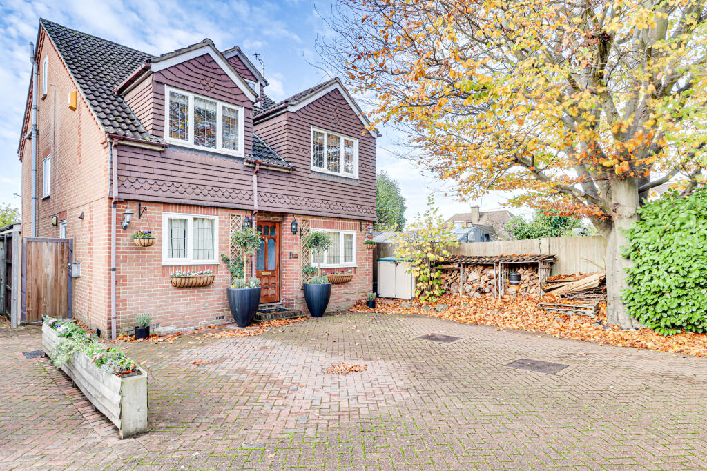Magnolia Close, Park Street, St. Albans, AL2
