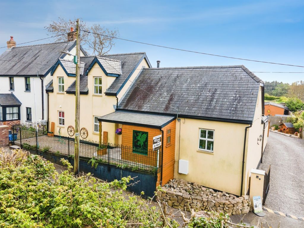 2 bed semi-detached house for saleGreen Dragon Cottage, Llancadle CF62
