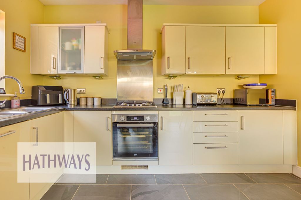 4 bed detached house for saleParc Panteg, Griffithstown NP4 photo 4