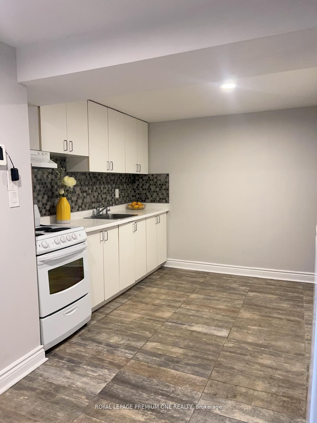 Additional image 3 of C-297 Vaughan Road, Toronto, ON, M6C 2N3